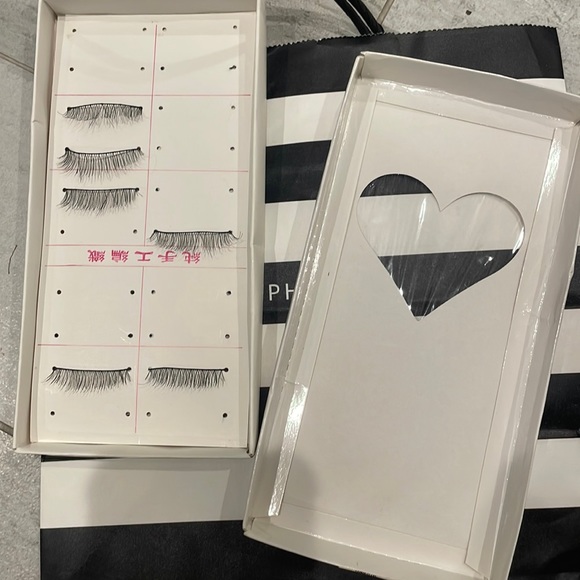 3 Pairs Mid-Long Natural Look Black False Glue On - Picture 7 of 7